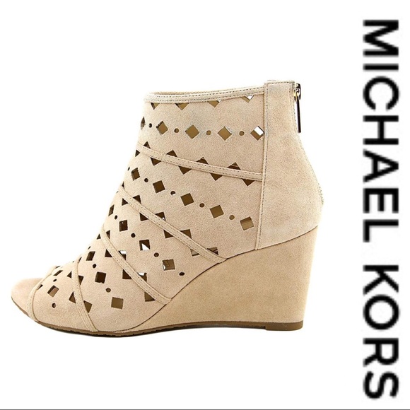 💕SALE💕Michael Kors Bisque Cage Ankle Boots - Picture 1 of 8